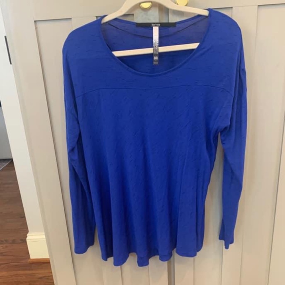Kensie size medium tissue like long sleeve top